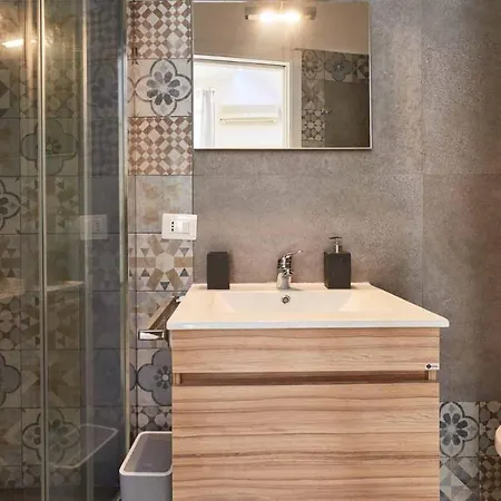 לינה וארוחת בוקר Madi 3*